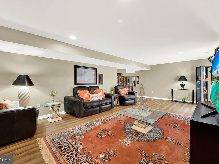 533 Rubens Cir — Photo 55