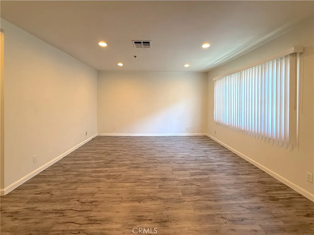 2 bed, 900 sqft, $2,800 — Photo 4