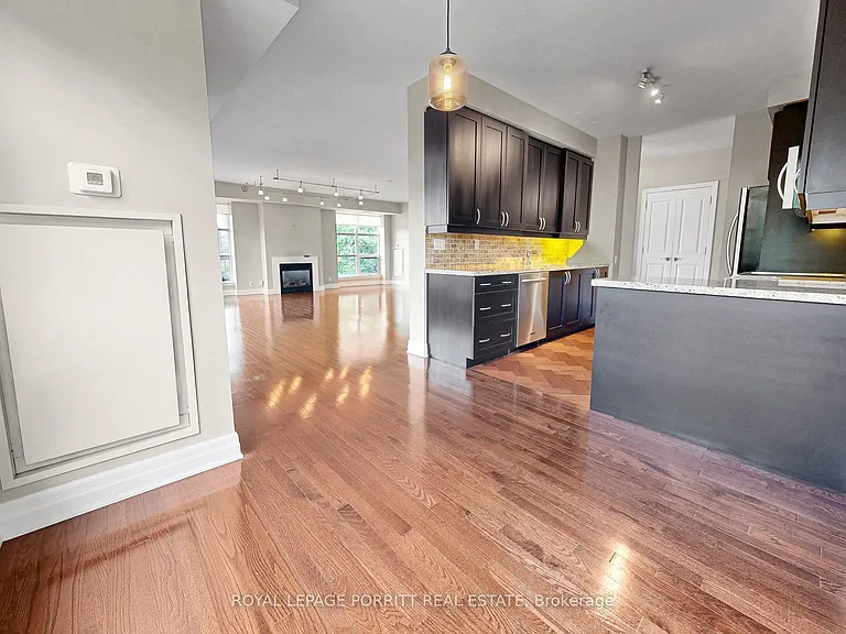 9 Burnhamthorpe Cres #309 — Photo 16