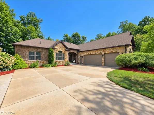 8487 Center St, Kirtland Hills, OH 44060