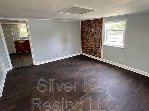 2nd image of 1209 Hilltop Dr NE
