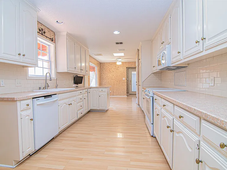 3527 Boyd Ave — Photo 5