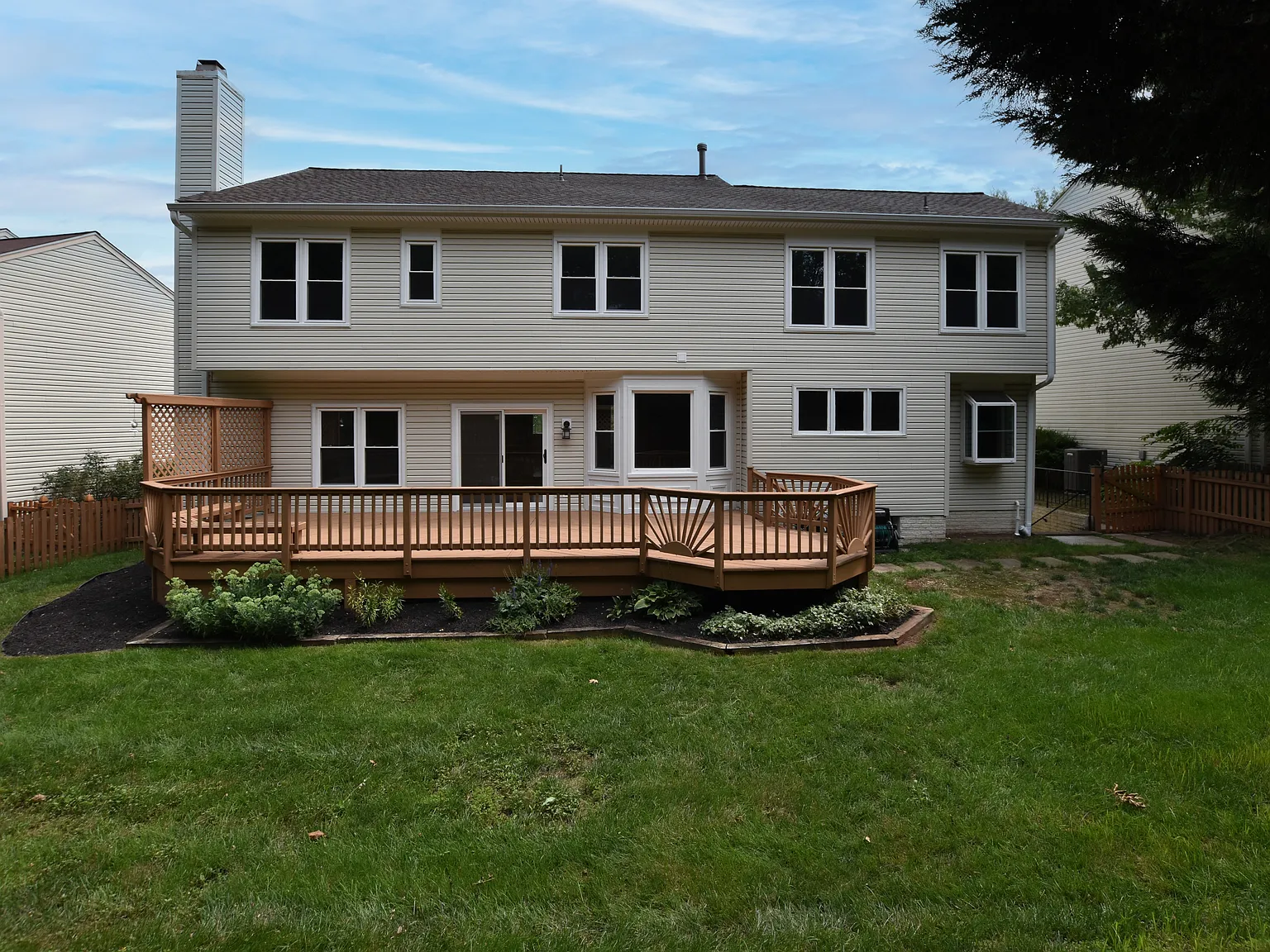 4 bed, 2.5 bath, 2838 sqft, $4,300 — Photo 2