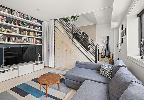 4th image of 180 Richards St #2