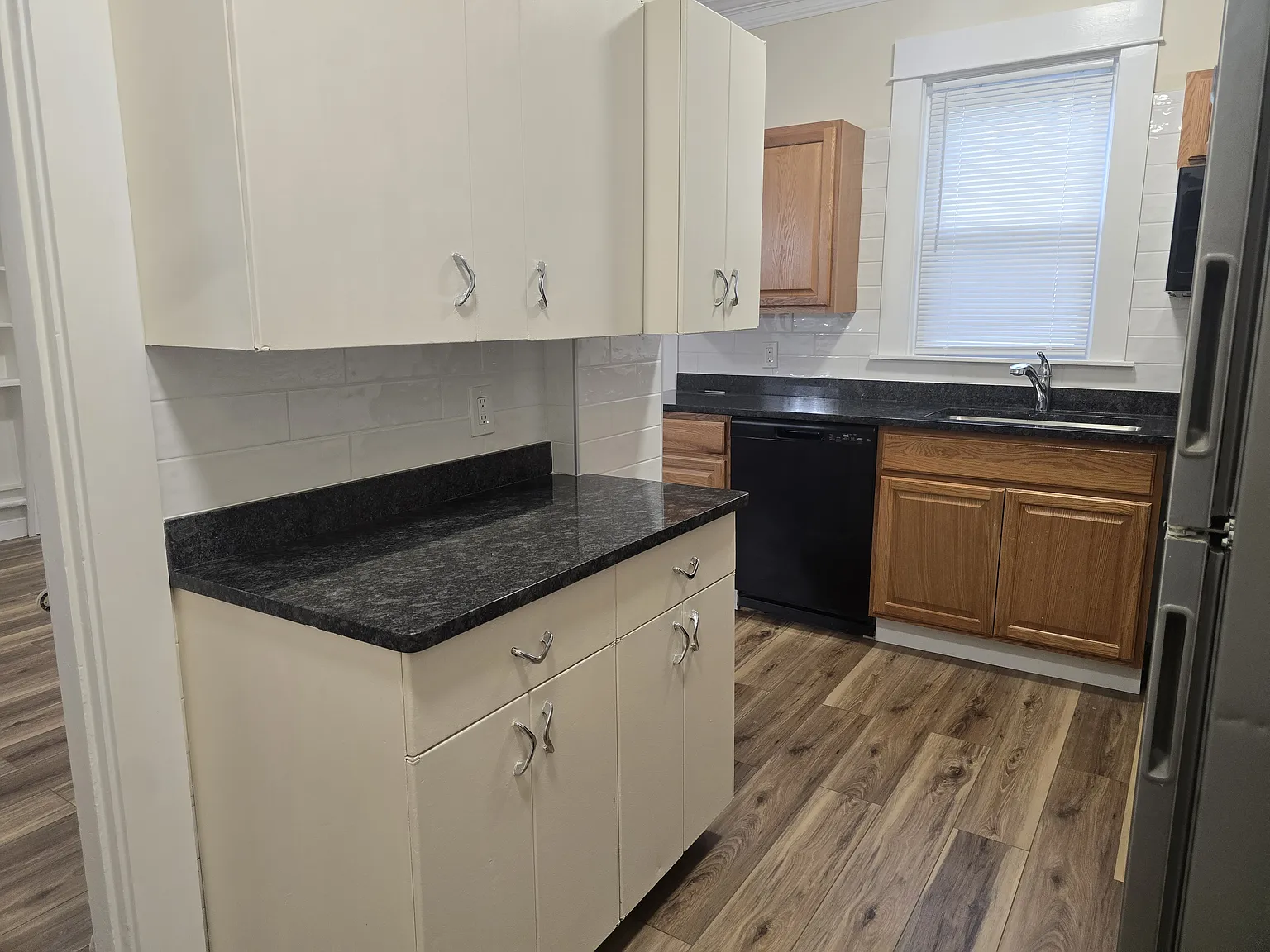 4 bed, 1.5 bath, 1400 sqft, $3,500 — Photo 3