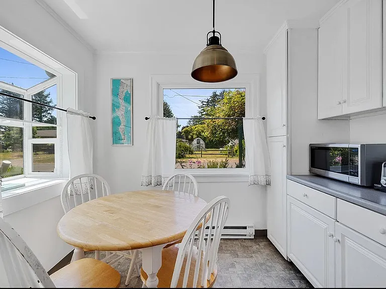 1355 Sunset Ave — Photo 7