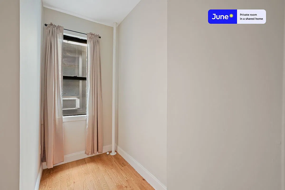 Twin bedroom in 2 bed/1 bath home in East Village #529 A — Photo 3
