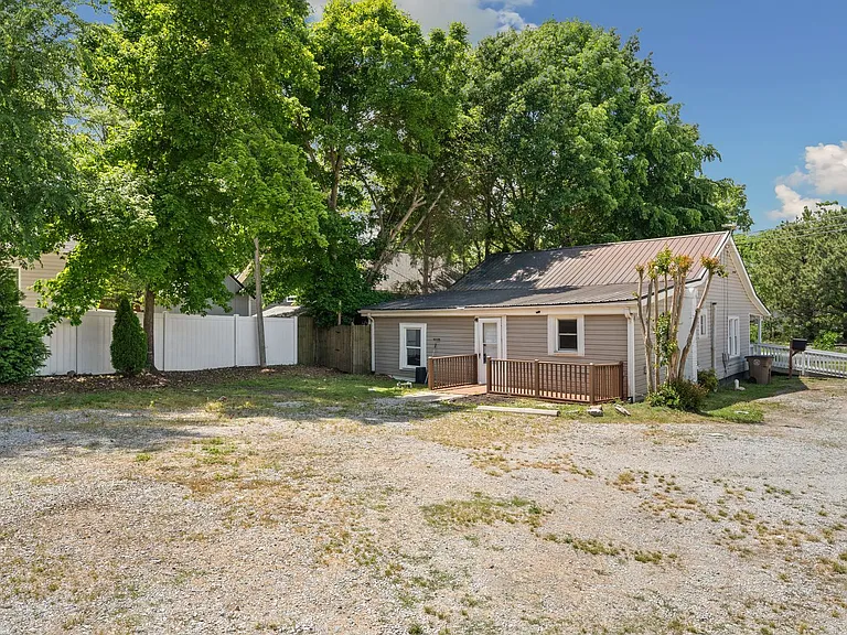 706 N White St — Photo 20