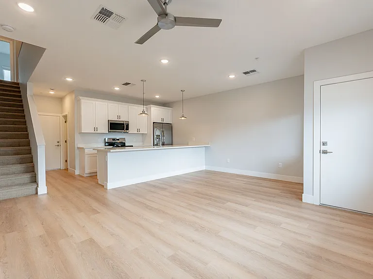 3301 N 18th St — Photo 54