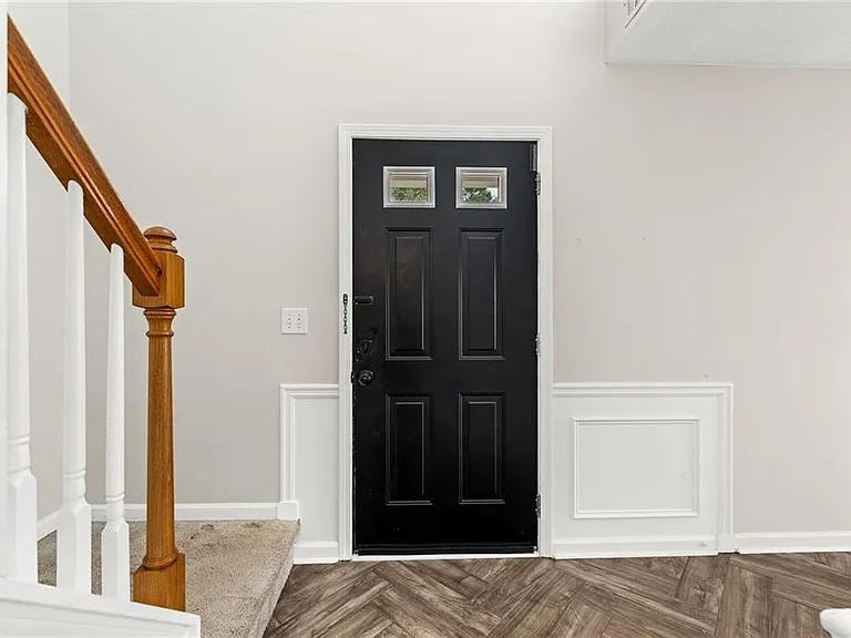 370 Manor Glen Dr — Photo 6