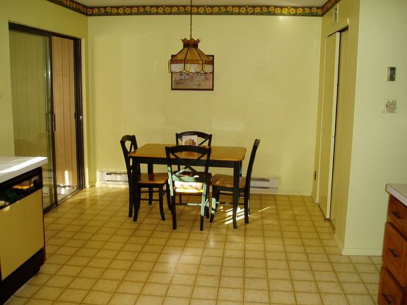 Large Eat-in Kitchen