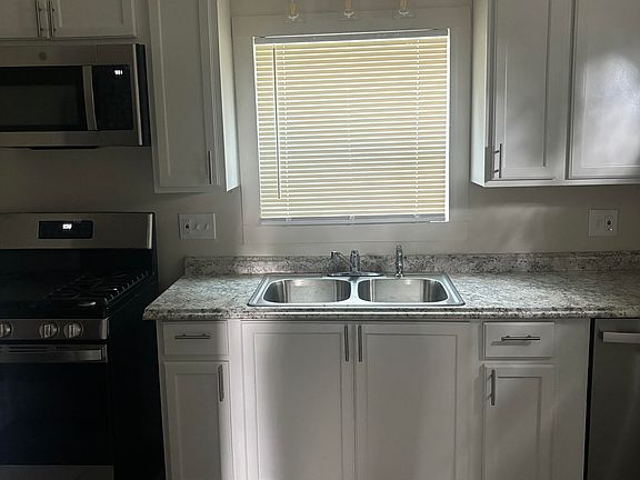 4th image of 213 Crawford St