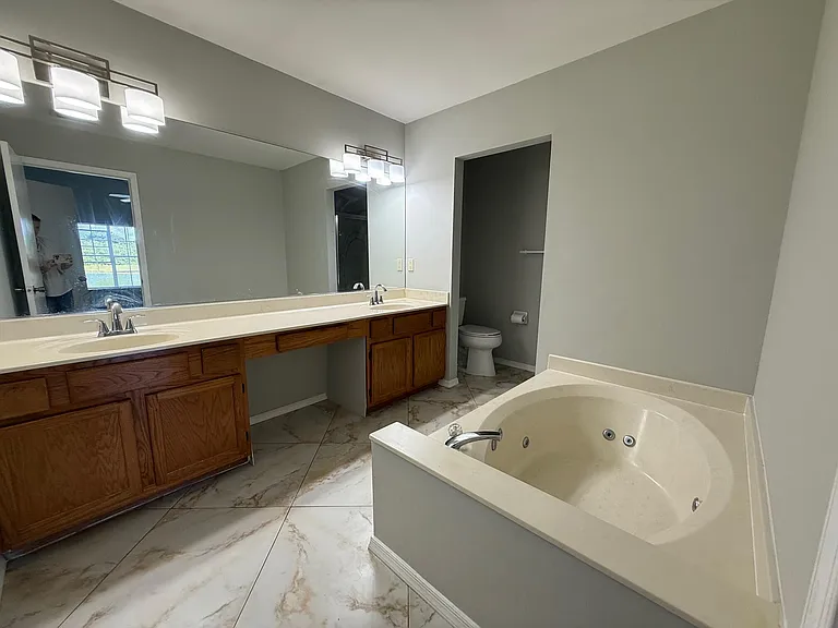 22492 Middletown Dr — Photo 12