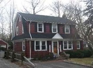 24 Abbott Dr, Halesite, NY 11743