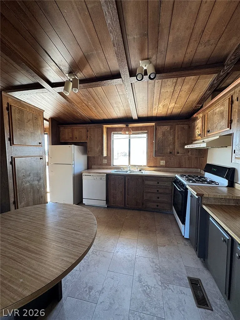 3 bed, 2.0 bath, 1152 sqft, $1,300 — Photo 3