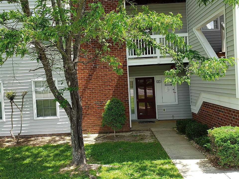 2nd image of 275 Waterdown Dr APT 3