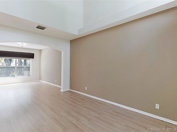 5th image of 3907 Jasmine Ln