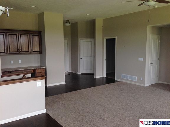 4th image of 914 Crest Dr