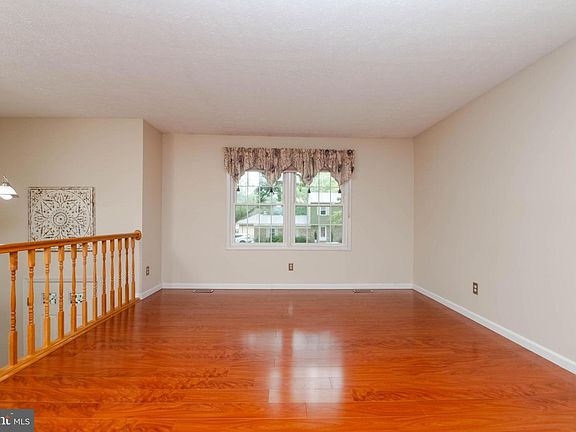 5th image of 937 Jackson Blvd