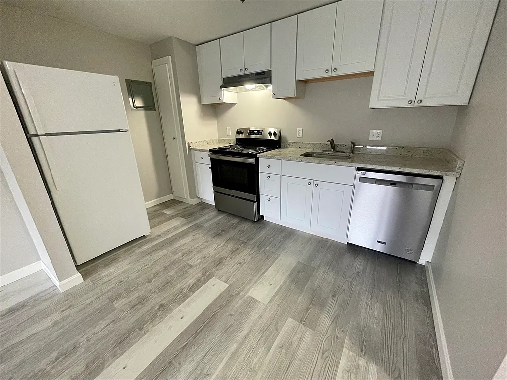 1 bed, 1.0 bath, 653 sqft, $1,975 — Photo 2