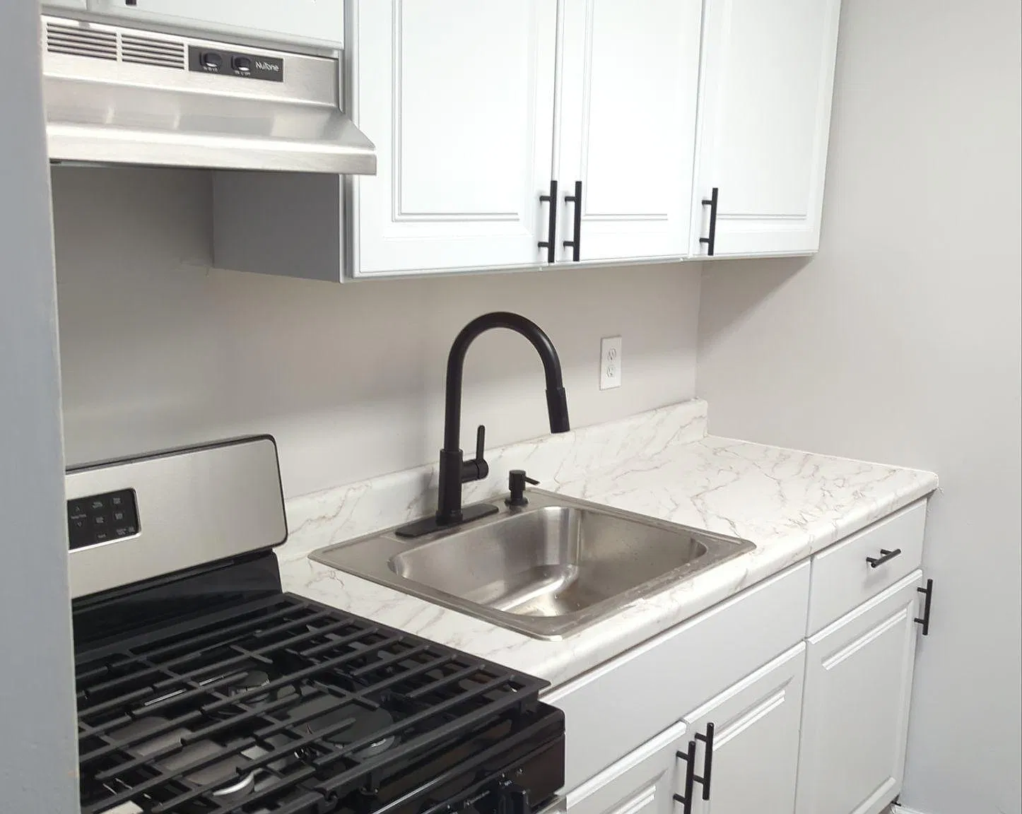 2 bed, 700 sqft, $2,150 — Photo 1