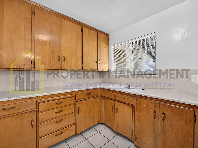 4411 Del Rio Rd #4 — Photo 12