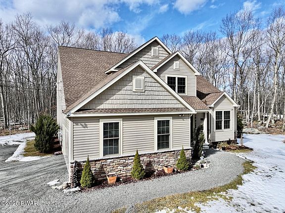 3rd image of 1191 Acacia Dr