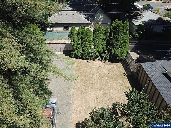 5th image of 1075 Shipping St NE