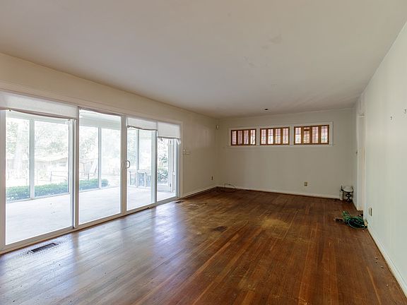 3rd image of 900 Pineridge Dr
