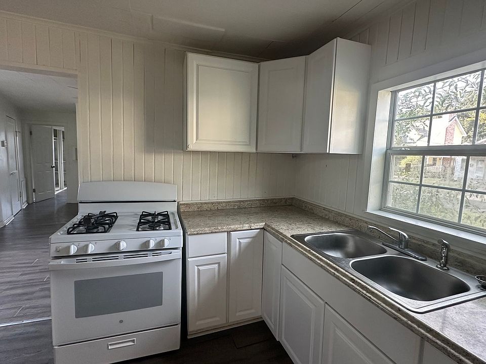 1st image of 715 N Sterling St