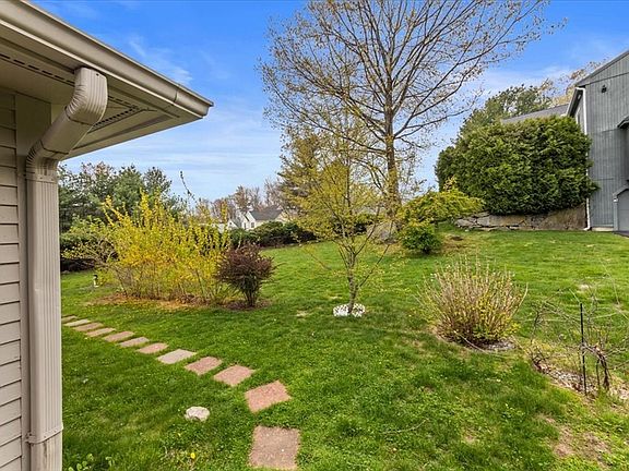 4th image of 5 Ascot Ln #5