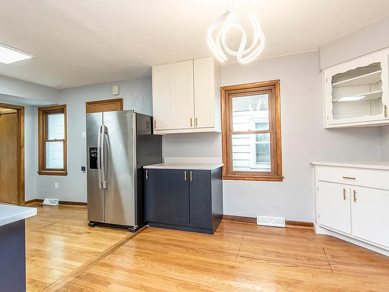 3500 S Clement Ave — Photo 6