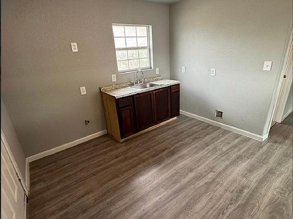 5th image of 408 SW 41ST ST