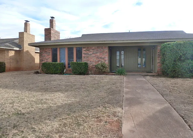 927 Minter Ln — Photo 2