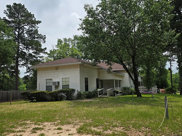 142 Rowe Ln — Photo 3
