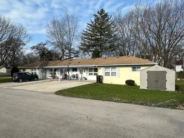 907 3rd St, McHenry, IL 60050