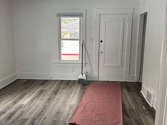 3rd image of 2319 16th St NE