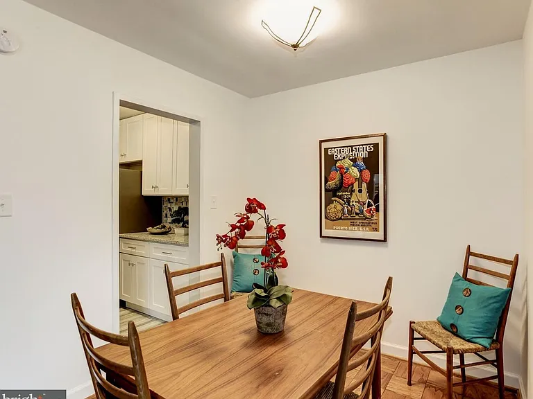2400 41st St NW #203 — Photo 7
