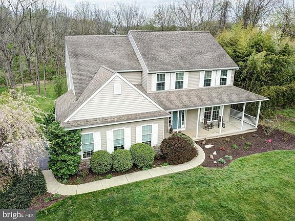 2nd image of 608 Kensington Dr