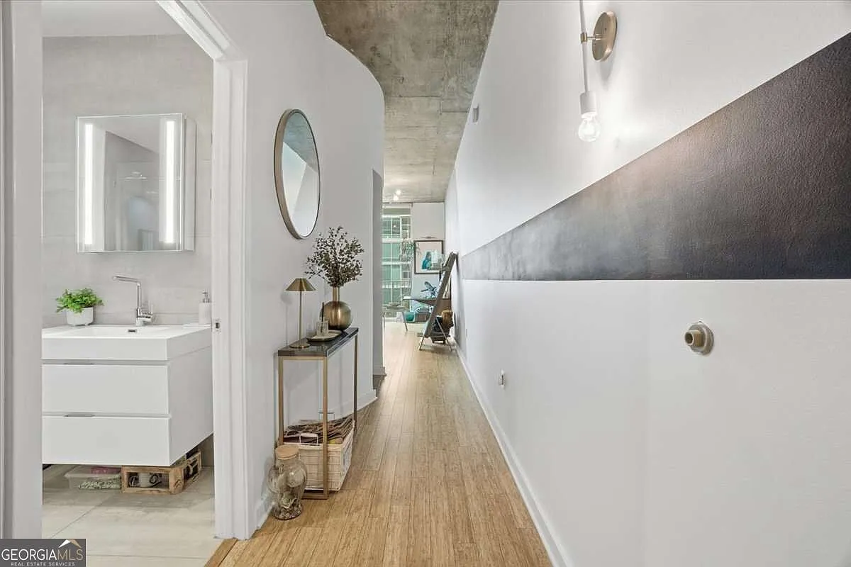1 bed, 768 sqft, $2,150 — Photo 3