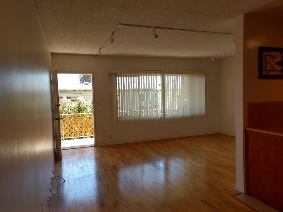 1st image of 246 Bicknell Ave #4