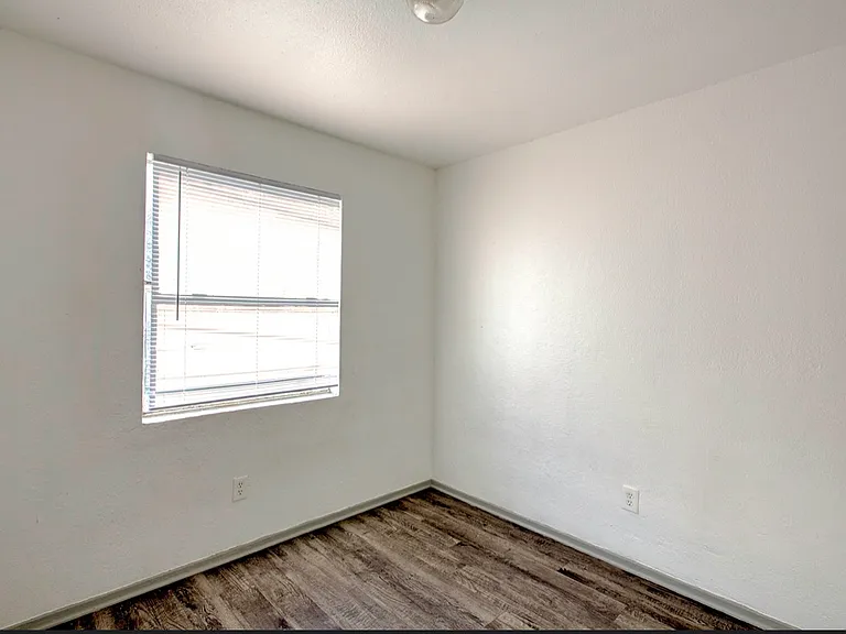 916 Isbell Rd #D — Photo 11