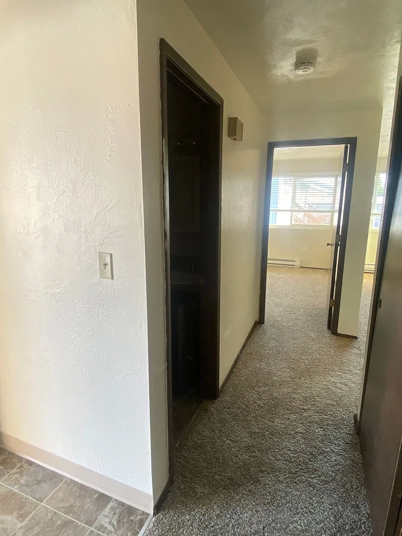 950 NW Sycamore Ave — Photo 4