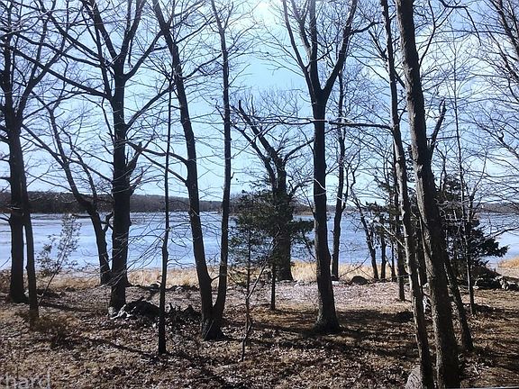 2nd image of 8 Sumac Dr