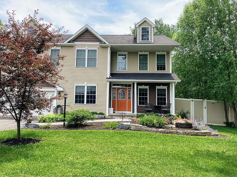 1st image of 15 Kaleen Dr