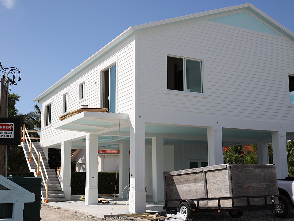 2nd image of 114 S Bahama Dr