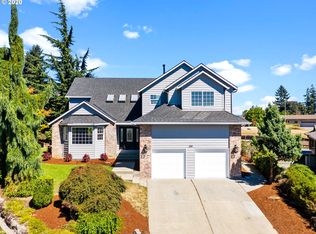 330 NE Greenway Dr, Gresham, OR 97030