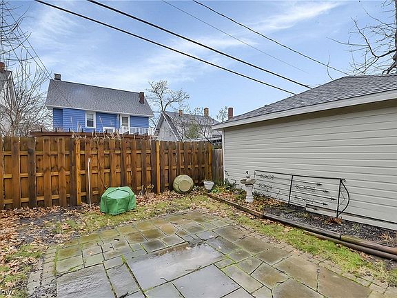 4th image of 1474 Lincoln Ave