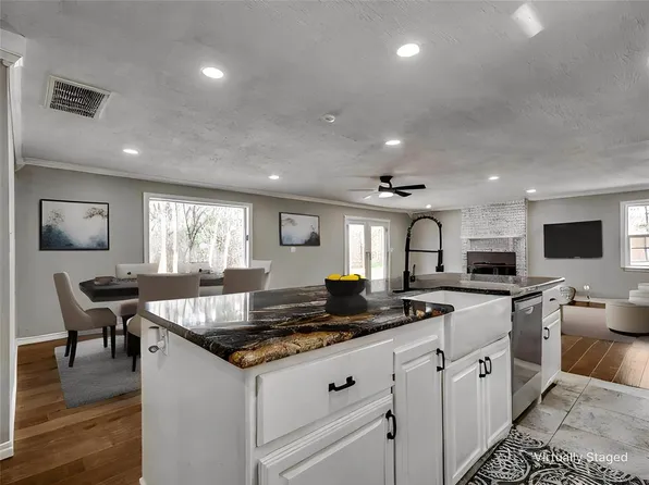 9925 Aztec Dr, Norman, OK 73026