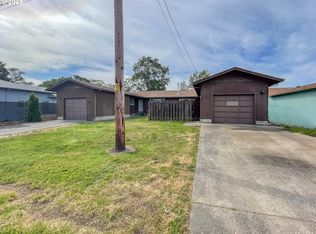 1883 Green Ave, Roseburg, OR 97471